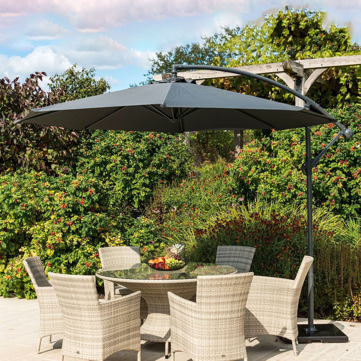 Round Cantilever Parasol 3m with 360° Rotation for Gardens, Terraces & Outdoor Seating