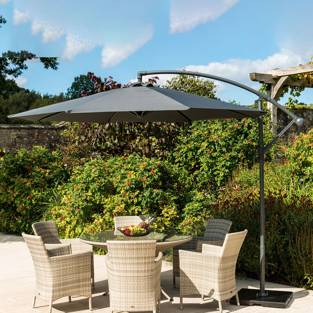 Round Cantilever Parasol 3m with 360° Rotation for Gardens, Terraces & Outdoor Seating
