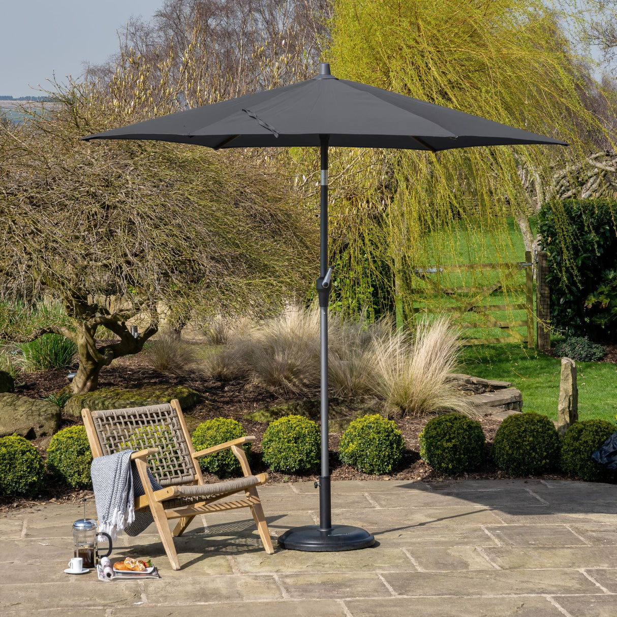 2.5m Round Centre Pole Parasol – Weather-Resistant Garden & Patio Shade with Easy Tilt and Durable Aluminium Frame