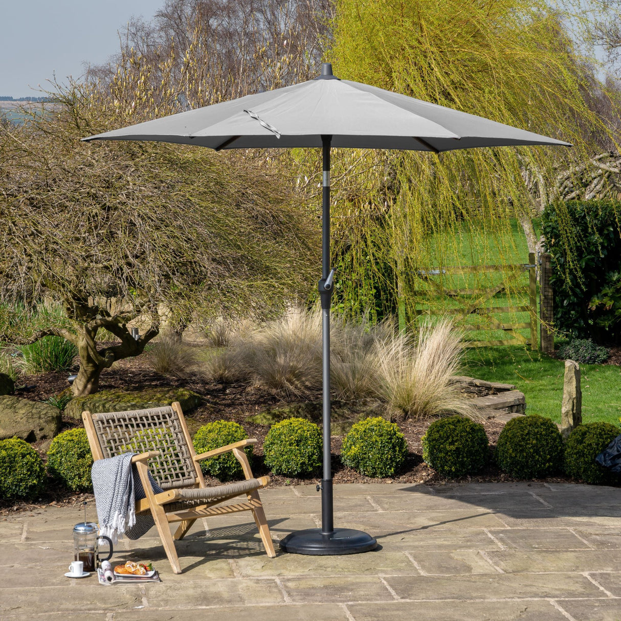2.5m Round Centre Pole Parasol – Weather-Resistant Garden & Patio Shade with Easy Tilt and Durable Aluminium Frame