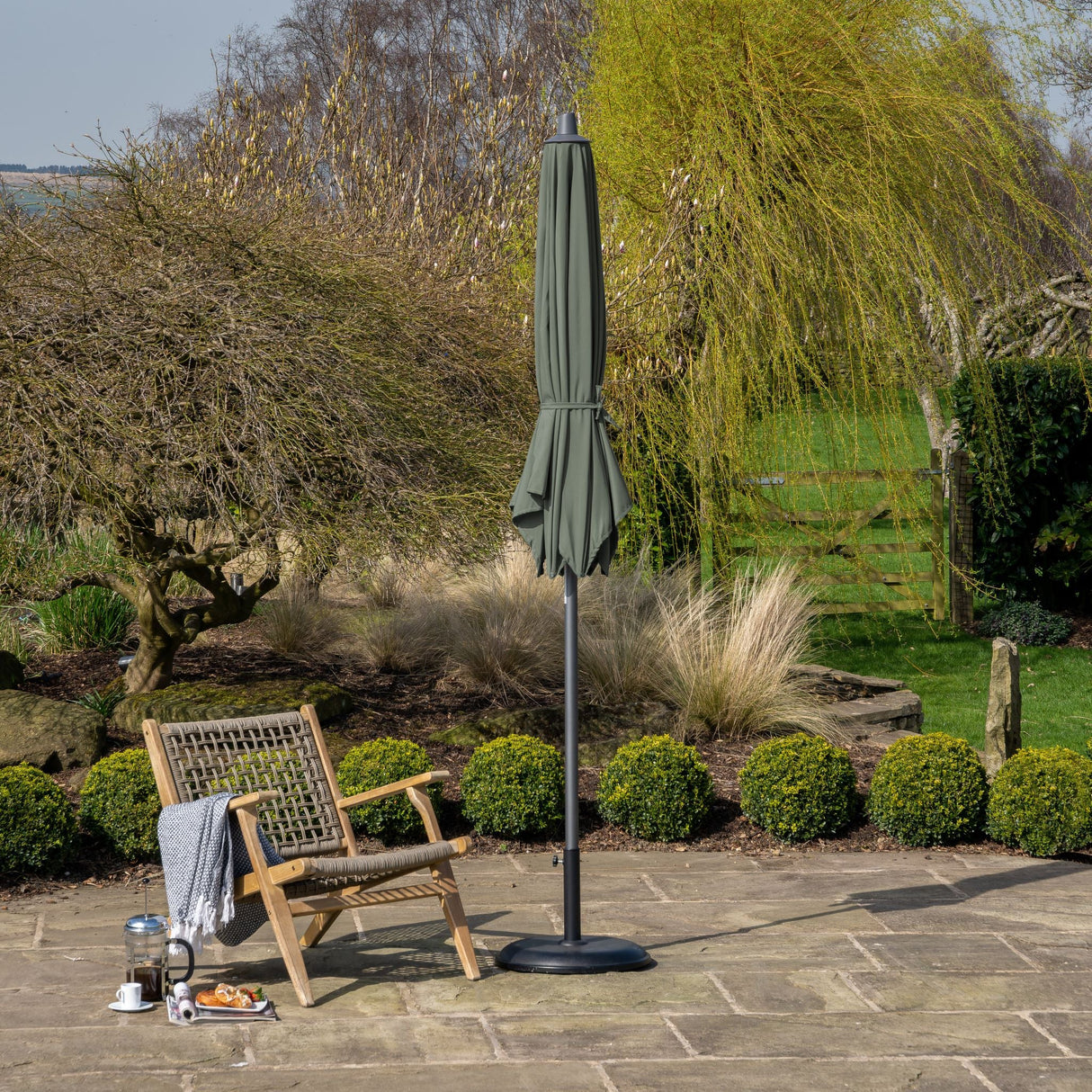 3m Round Centre Pole Parasol – Weather-Resistant Garden & Patio Shade with Easy Tilt and Durable Aluminium Frame