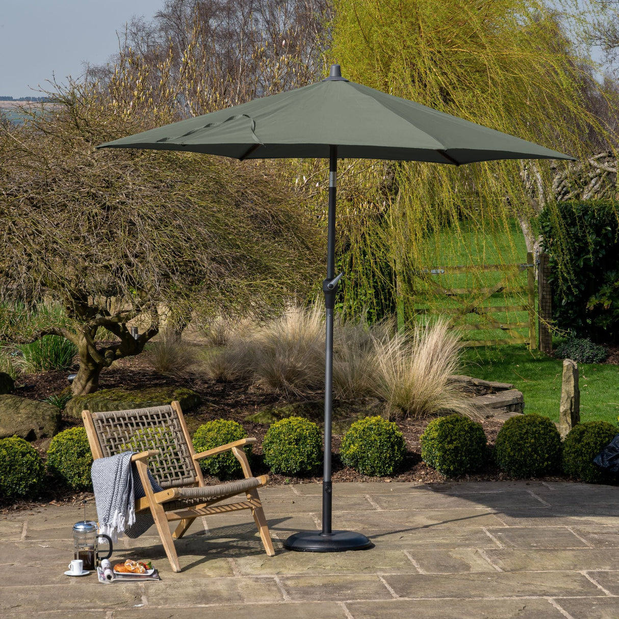 3m Round Centre Pole Parasol – Weather-Resistant Garden & Patio Shade with Easy Tilt and Durable Aluminium Frame