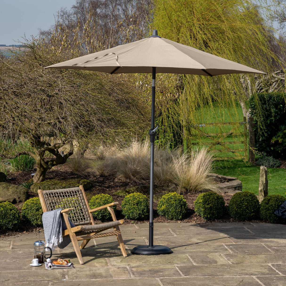 3m Round Centre Pole Parasol – Weather-Resistant Garden & Patio Shade with Easy Tilt and Durable Aluminium Frame