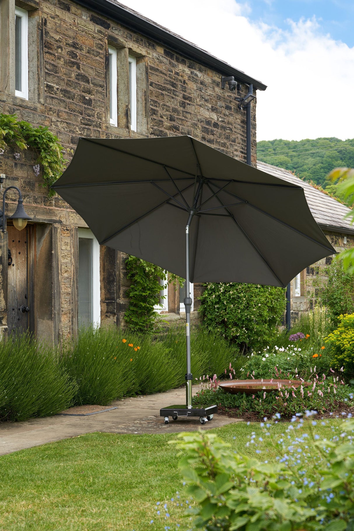 3.5m Round Centre Pole Parasol – Weather-Resistant Garden & Patio Shade with Easy Tilt and Durable Aluminium Frame