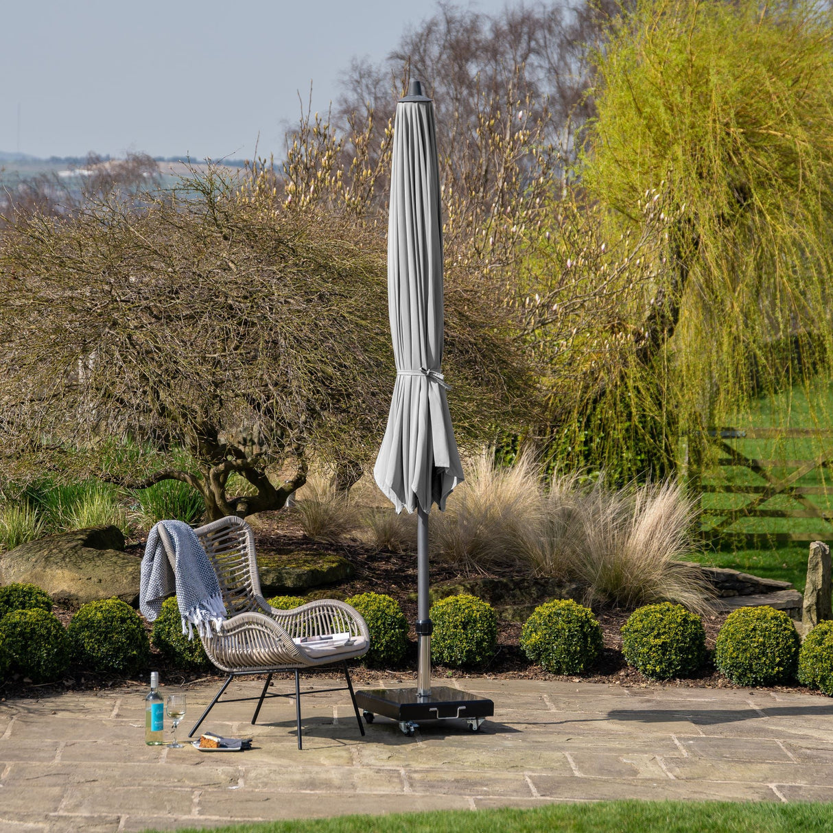 3.5m Round Centre Pole Parasol – Weather-Resistant Garden & Patio Shade with Easy Tilt and Durable Aluminium Frame