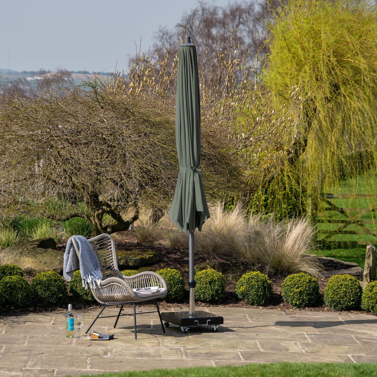 3.5m Round Centre Pole Parasol – Weather-Resistant Garden & Patio Shade with Easy Tilt and Durable Aluminium Frame