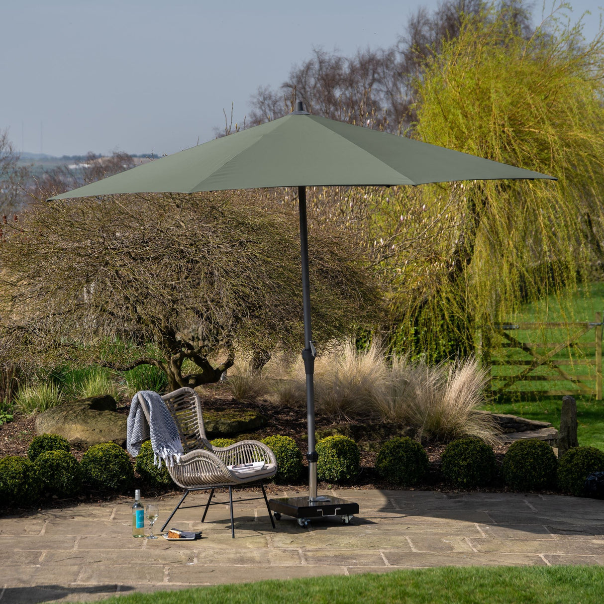 3.5m Round Centre Pole Parasol – Weather-Resistant Garden & Patio Shade with Easy Tilt and Durable Aluminium Frame