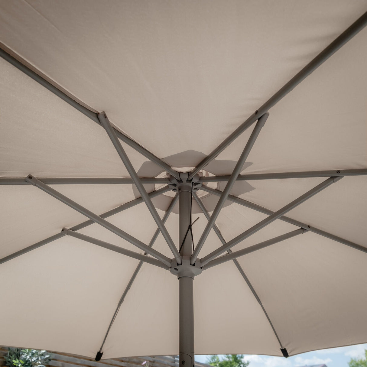 Round Tilting 3m Parasol – Durable Outdoor Shade with Smooth Crank & Adjustable Tilt