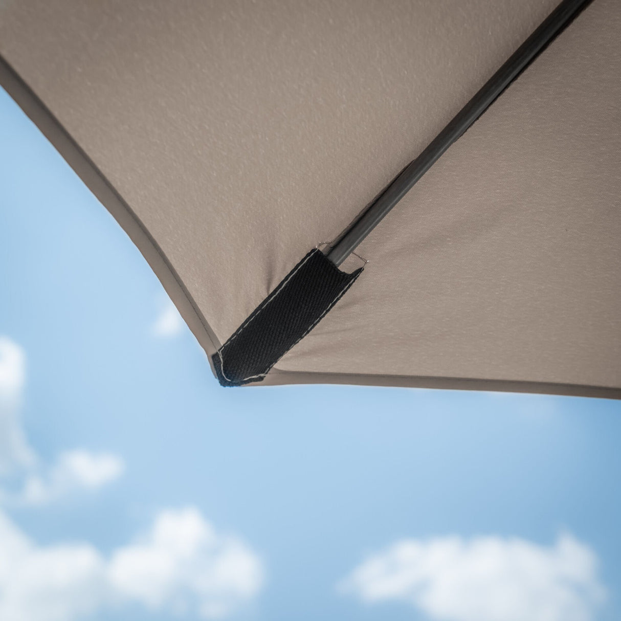 Round Tilting 3m Parasol – Durable Outdoor Shade with Smooth Crank & Adjustable Tilt