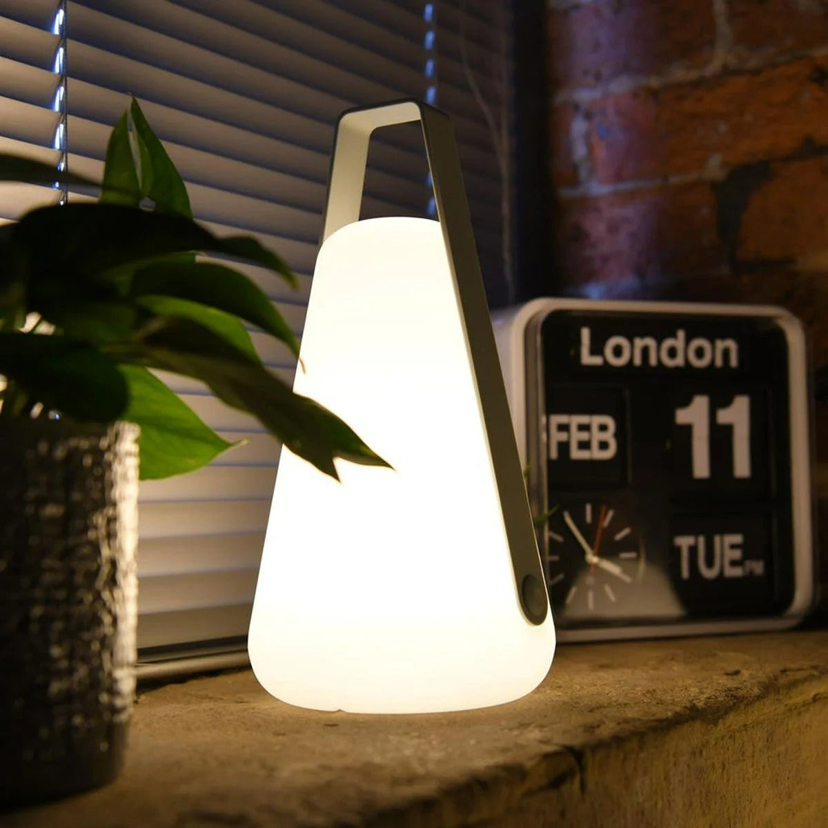 Portable USB-C Rechargeable Garden & Indoor Light B Bulb Weatherproof LED Lamp